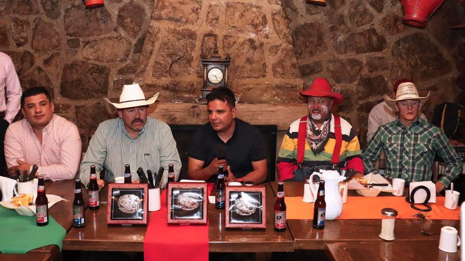 2 Arriban hoy jinetes de 25 países al rodeo Jackpot en Cuauhtémoc